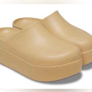 BNWT Dylan platform clog by Crocs, women’s size 7, wheat color